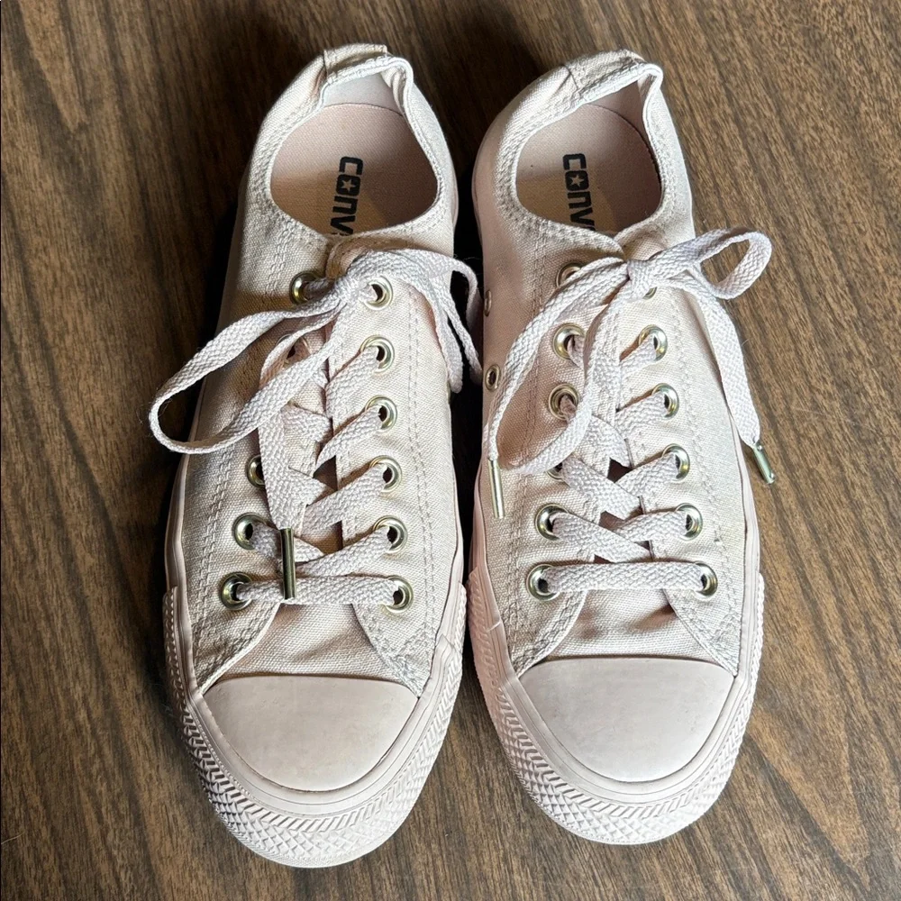 Converse Size 7.5 Pale Pink Low Top Sneakers Shoes